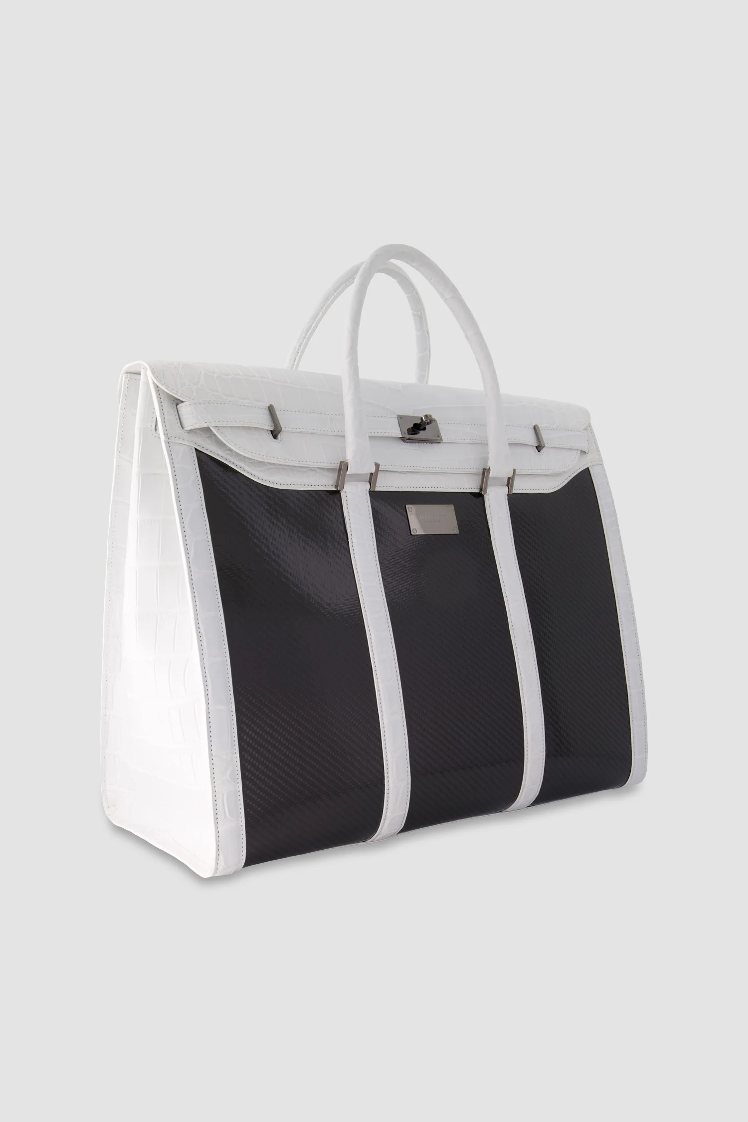 Hettabretz Alligator and Carbon Travel Bag - Image 3