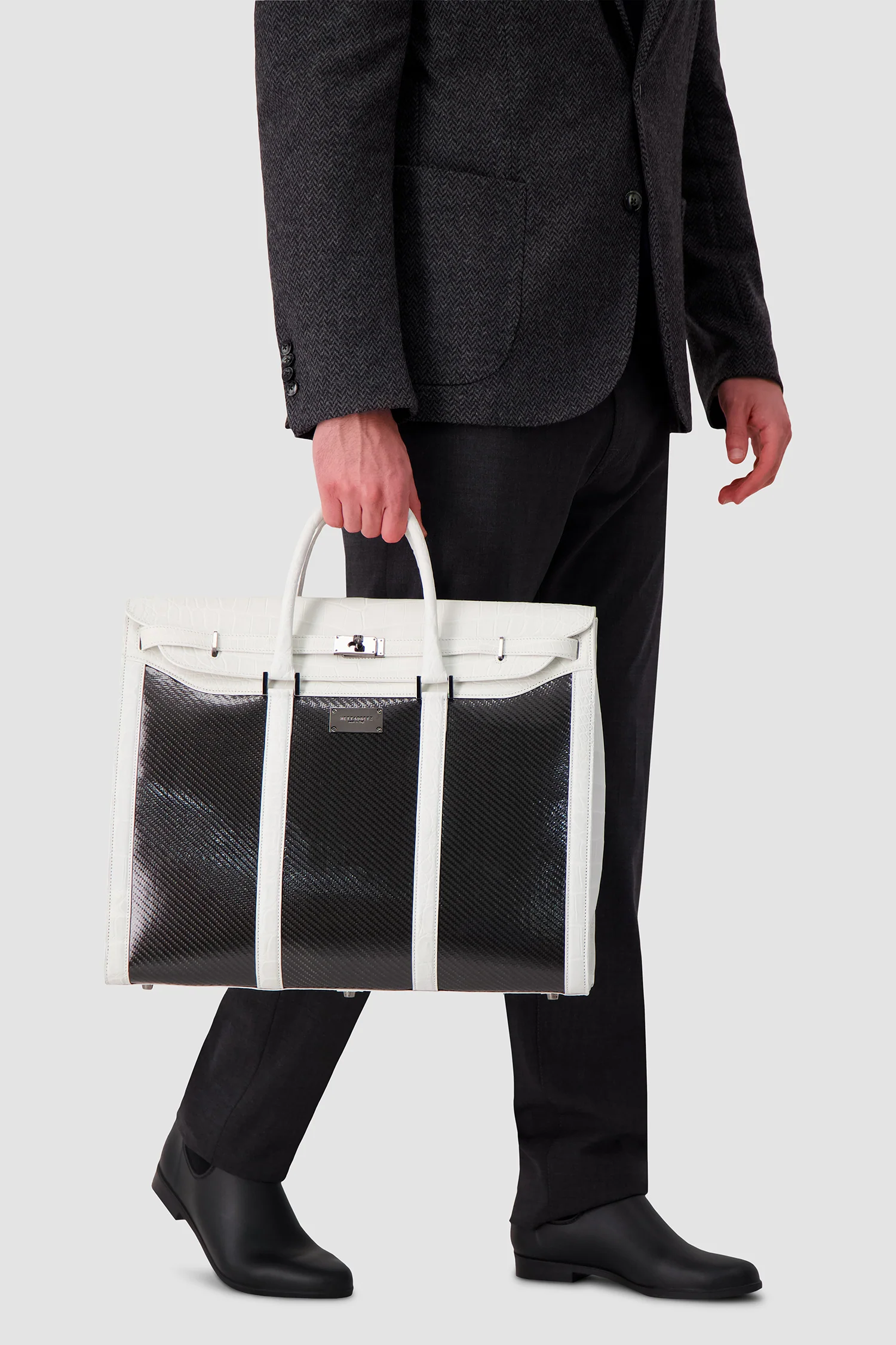 Hettabretz Alligator and Carbon Travel Bag - Image 6