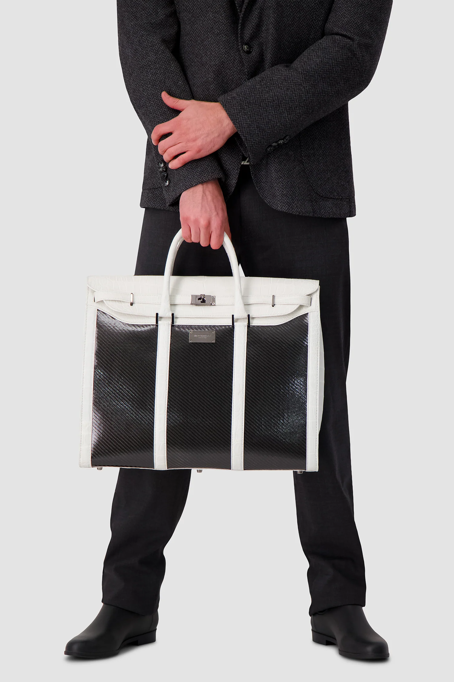 Hettabretz Alligator and Carbon Travel Bag - Image 7