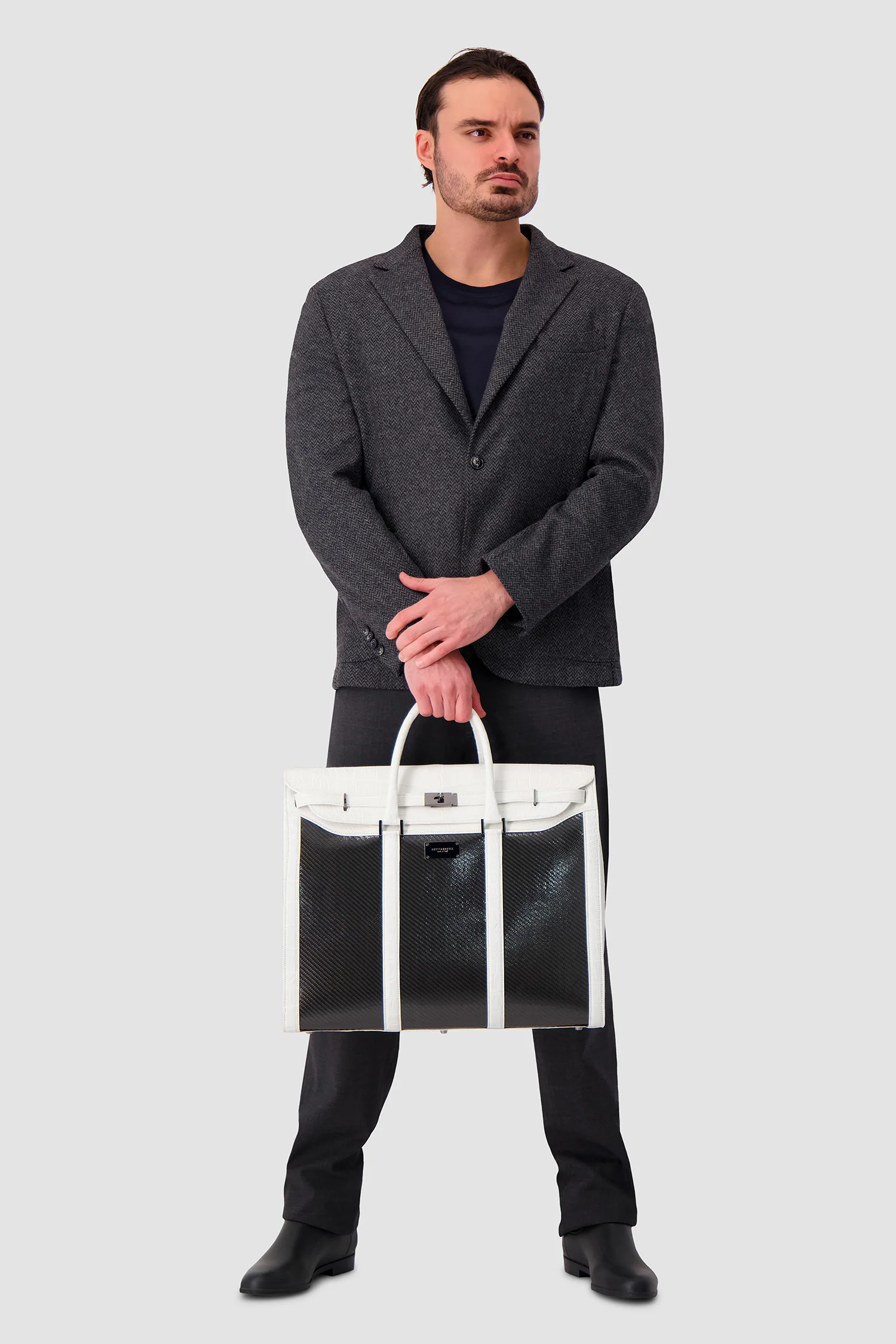 Hettabretz Alligator and Carbon Travel Bag - Image 8