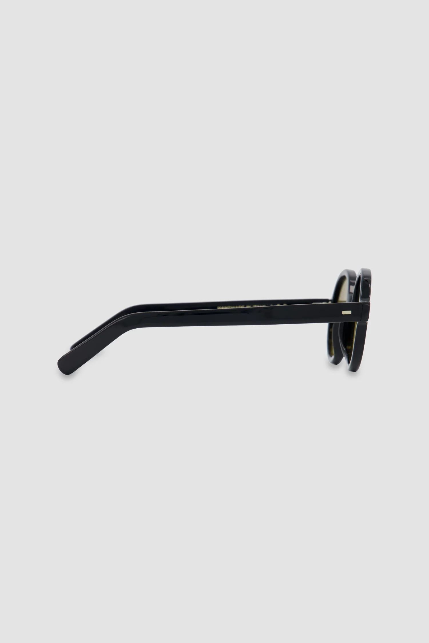 L.G.R Black/Yellow Gradient Photochromic 48' Reunion Bold Sunglasses - Image 3