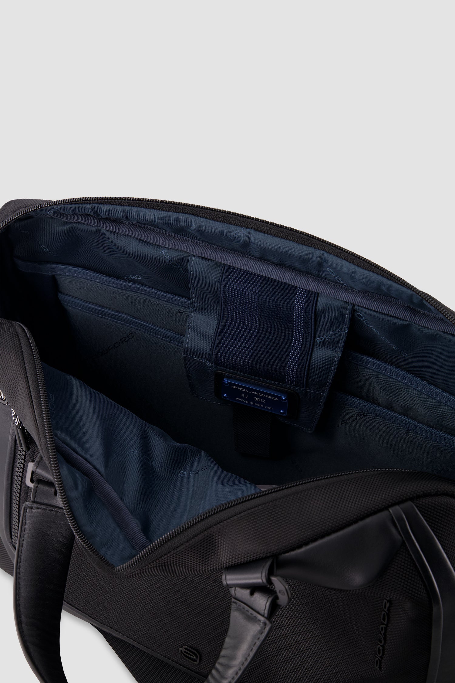 Piquadro Black 15.6" Laptop Bag - Image 5