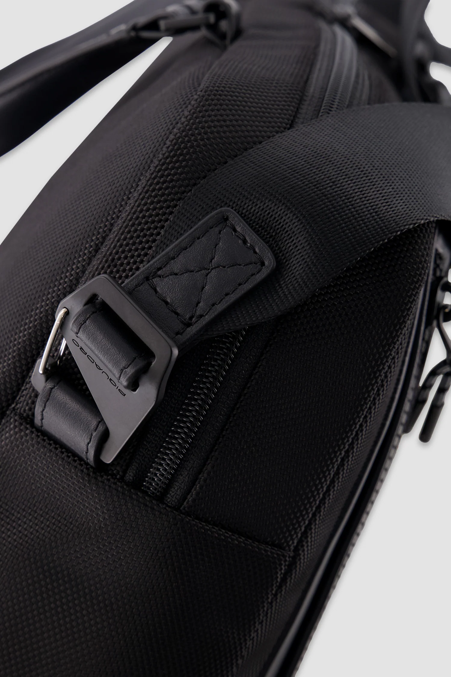 Piquadro Black 15.6" Laptop Bag - Image 7