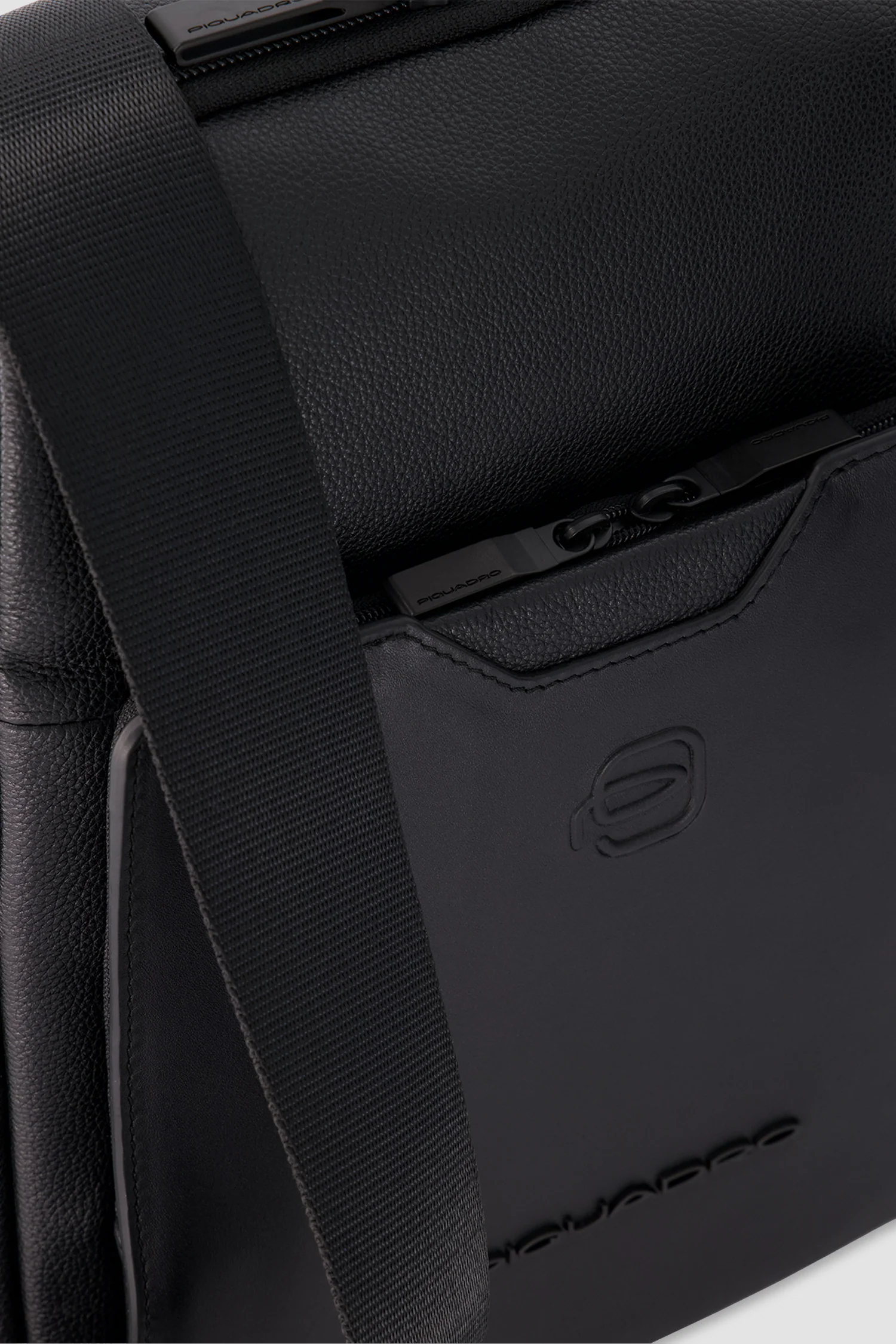 Piquadro Black Crossbody iPad Bag - Image 5