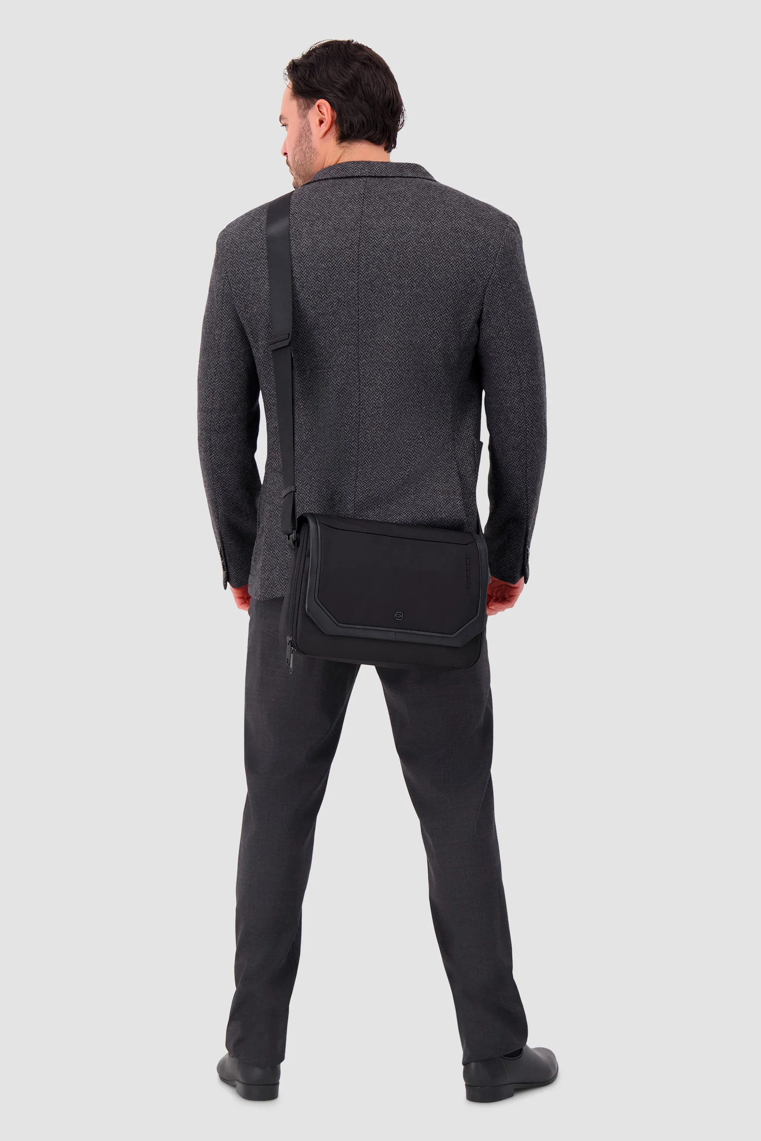 Piquadro Black Messenger / iPad Bag - Image 11