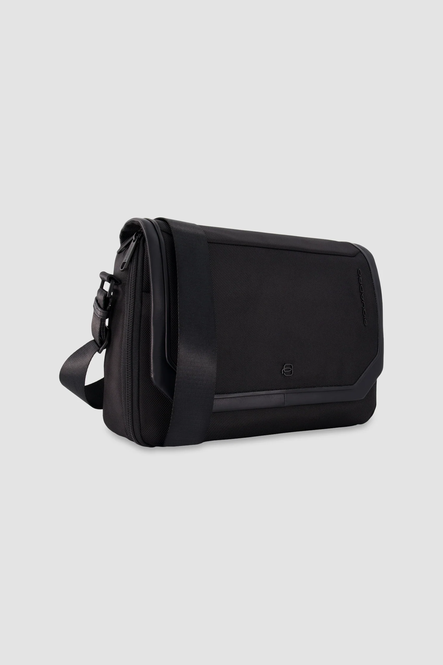 Piquadro Black Messenger / iPad Bag - Image 2