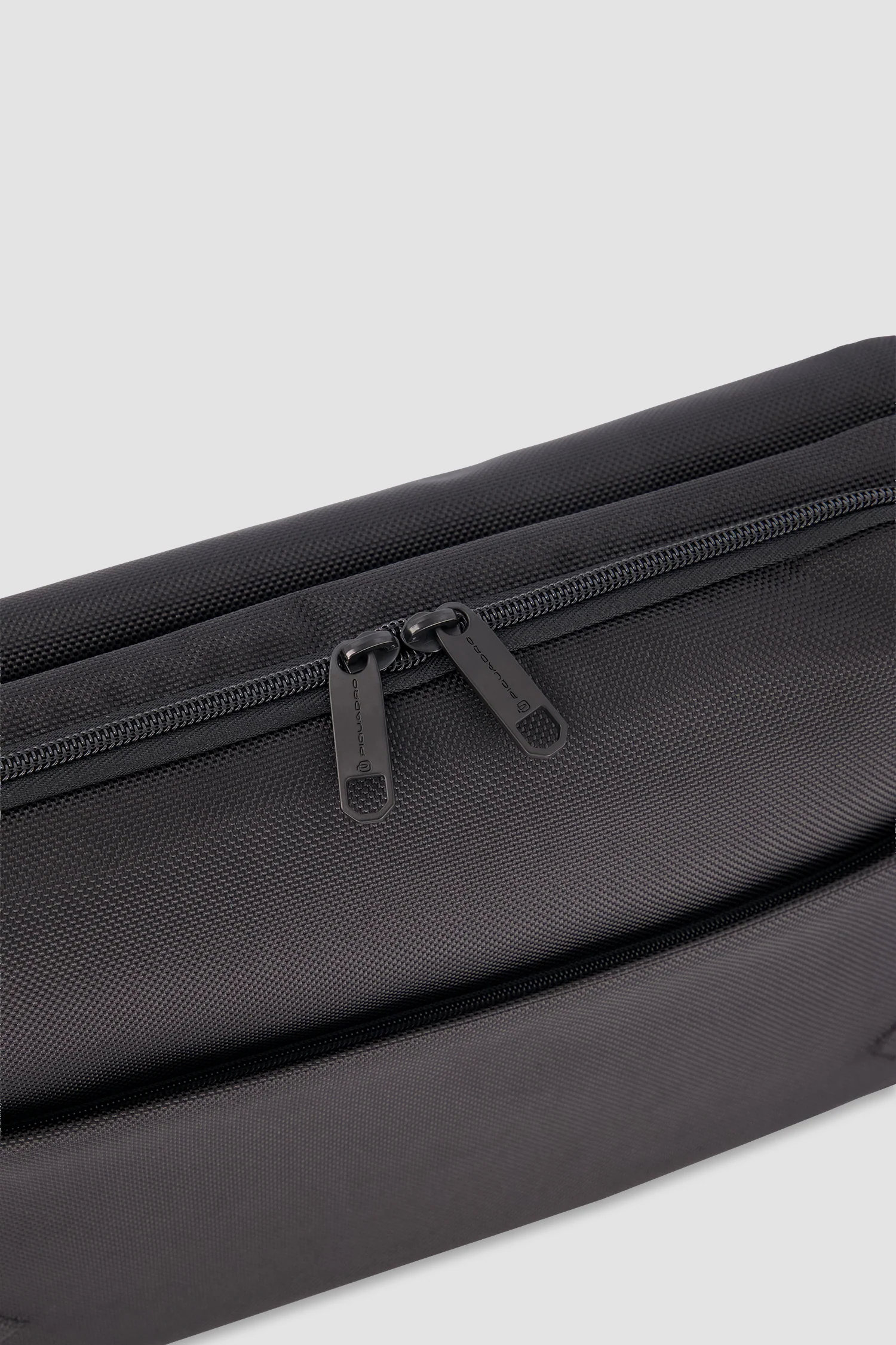 Piquadro Black Messenger / iPad Bag - Image 5