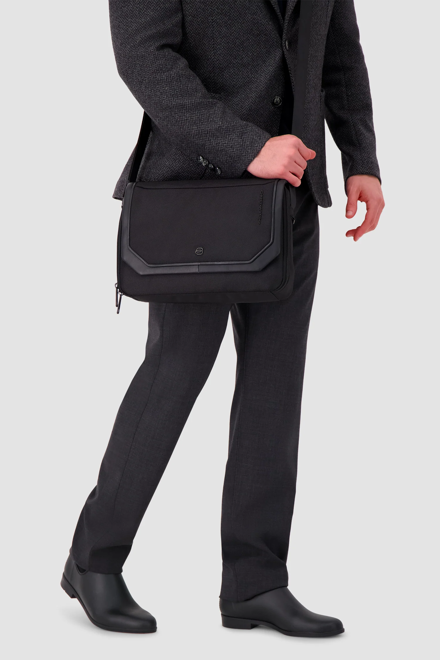 Piquadro Black Messenger / iPad Bag - Image 7