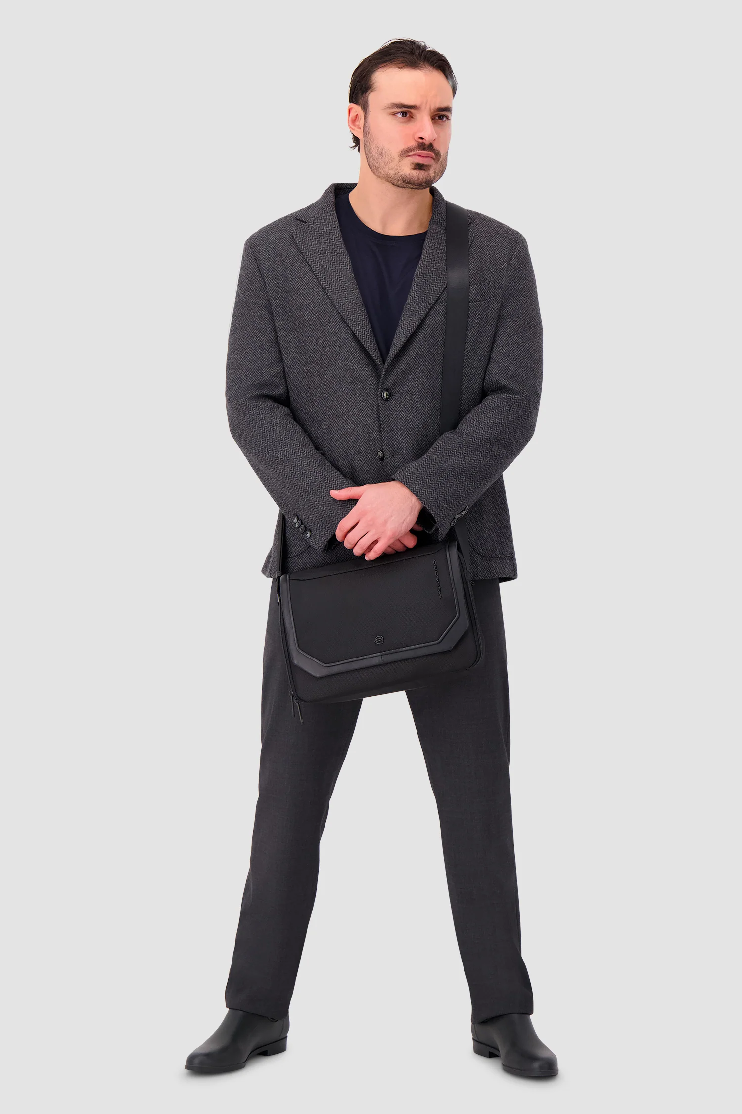 Piquadro Black Messenger / iPad Bag - Image 8