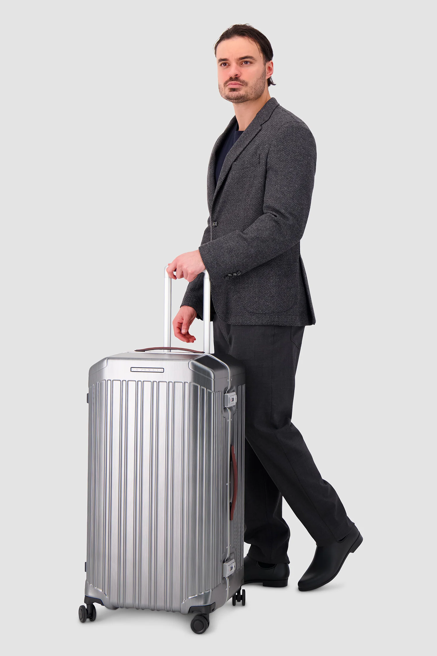 Piquadro Silver Hardside Trunk Shape 4 Wheel Suitcase - Image 2