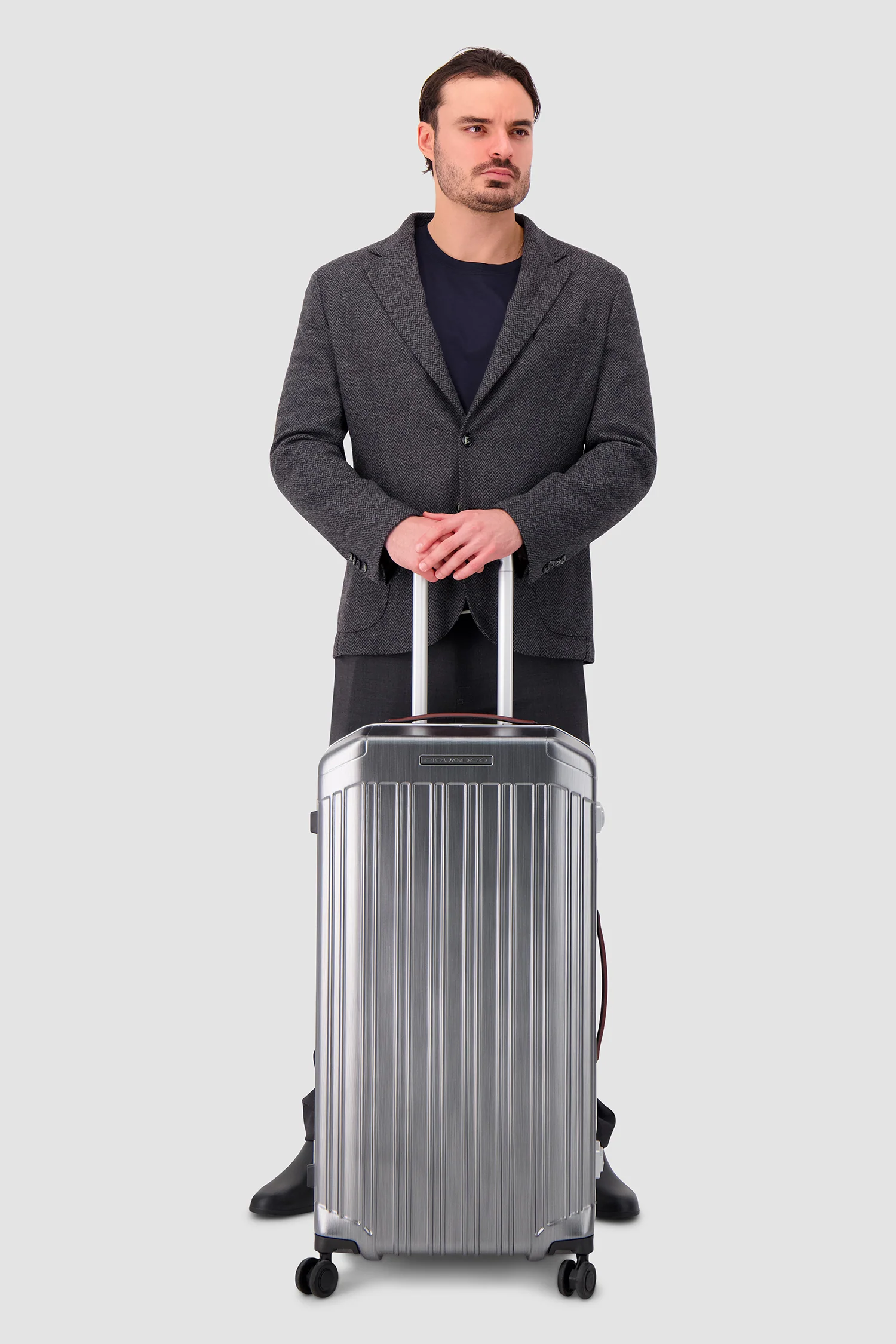 Piquadro Silver Hardside Trunk Shape 4 Wheel Suitcase - Image 3