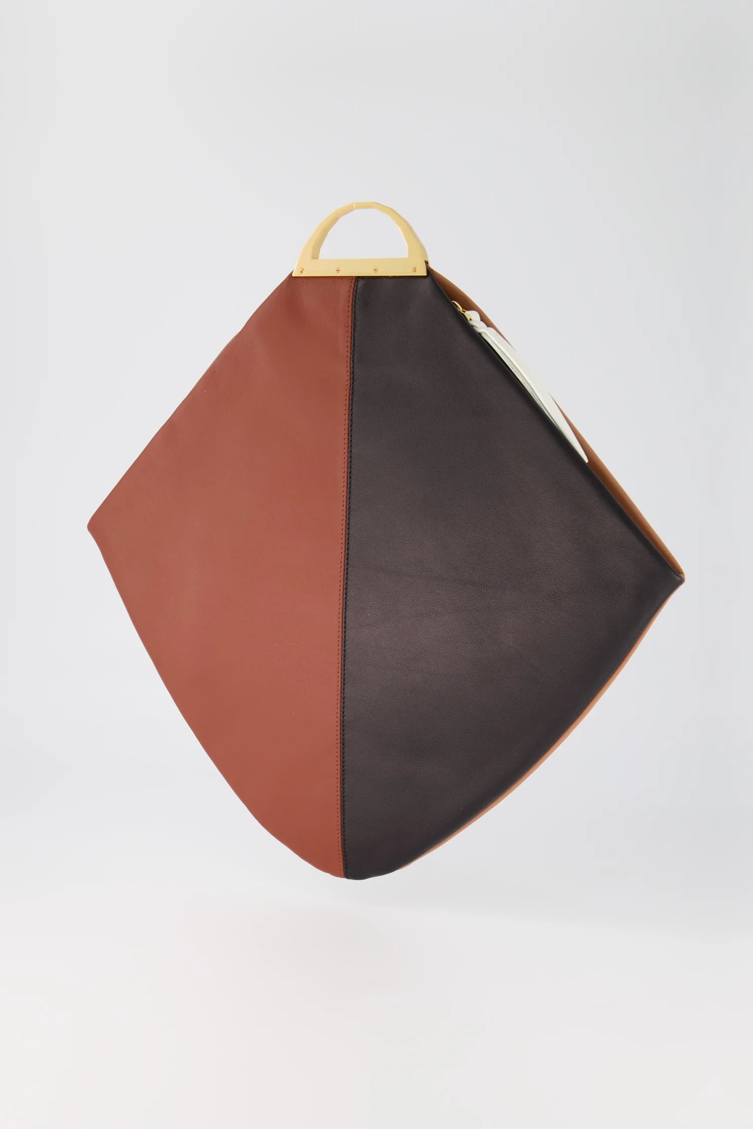 The Volon Tan/White Gao Handbag - Image 3