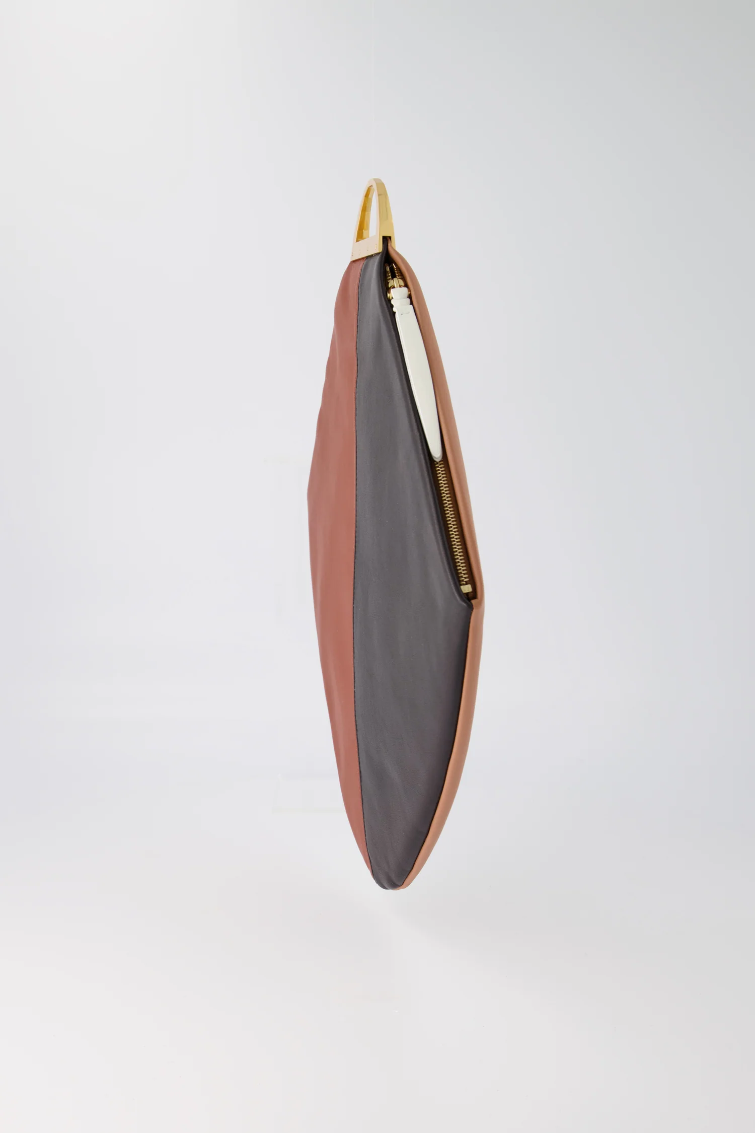 The Volon Tan/White Gao Handbag - Image 5
